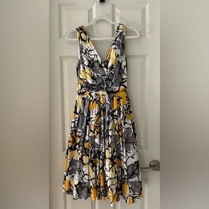Aryeh gray/white/yellow/black sleeveless v neck sundress, pleated size S